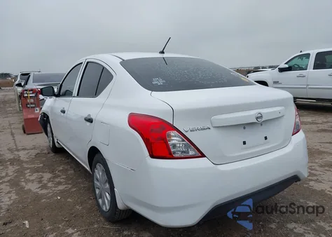 2018 Nissan Versa 1.6 S z USA, uszkodzony, nr VIN 3N1CN7AP5JL812646